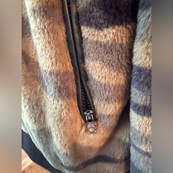 Bar lll size large faux fur camo jacket. Excellent Condition! - Picture 8 of 10